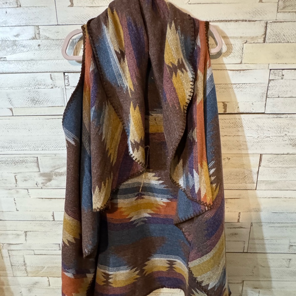 Multicolor Patterned Vest with Embroidered Design - Picture 2 of 6